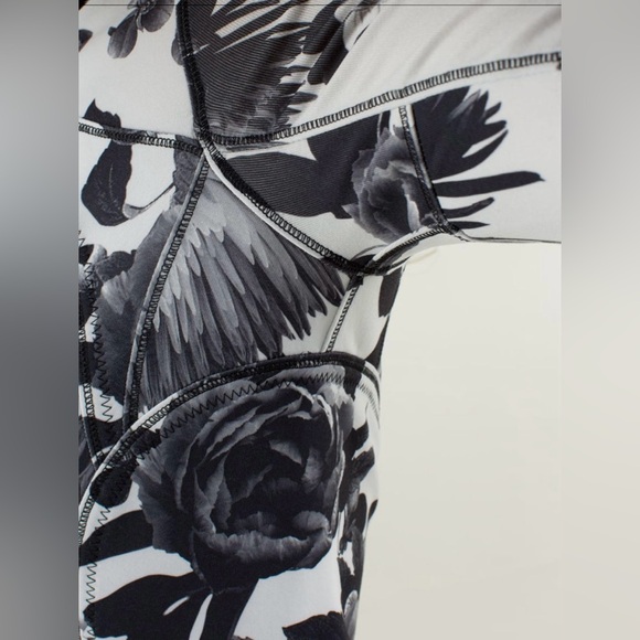 Lululemon Forme Align Jacket II Brisk Bloom Black White | Size 4 | Perfect Cond - Picture 8 of 14